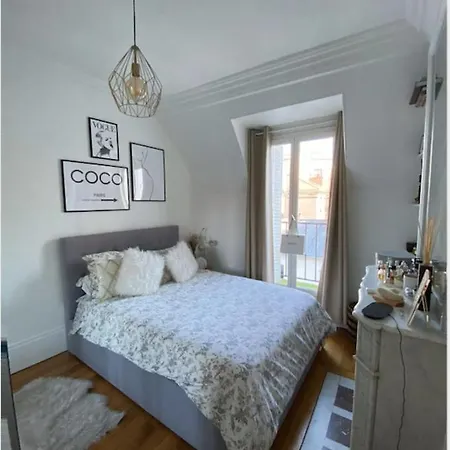 Magnificent Apartment Very Charming In Paris 17 *